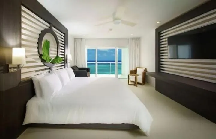 Spanish Court Hotel مونتيغو باي